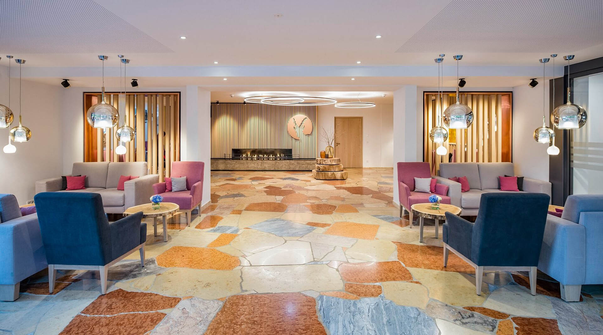 Lobby der KIRINUS Alpenpark Klinik