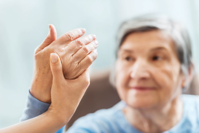 Untersuchung eines Patienten in der kardiologischen Abteilung von KIRINUS